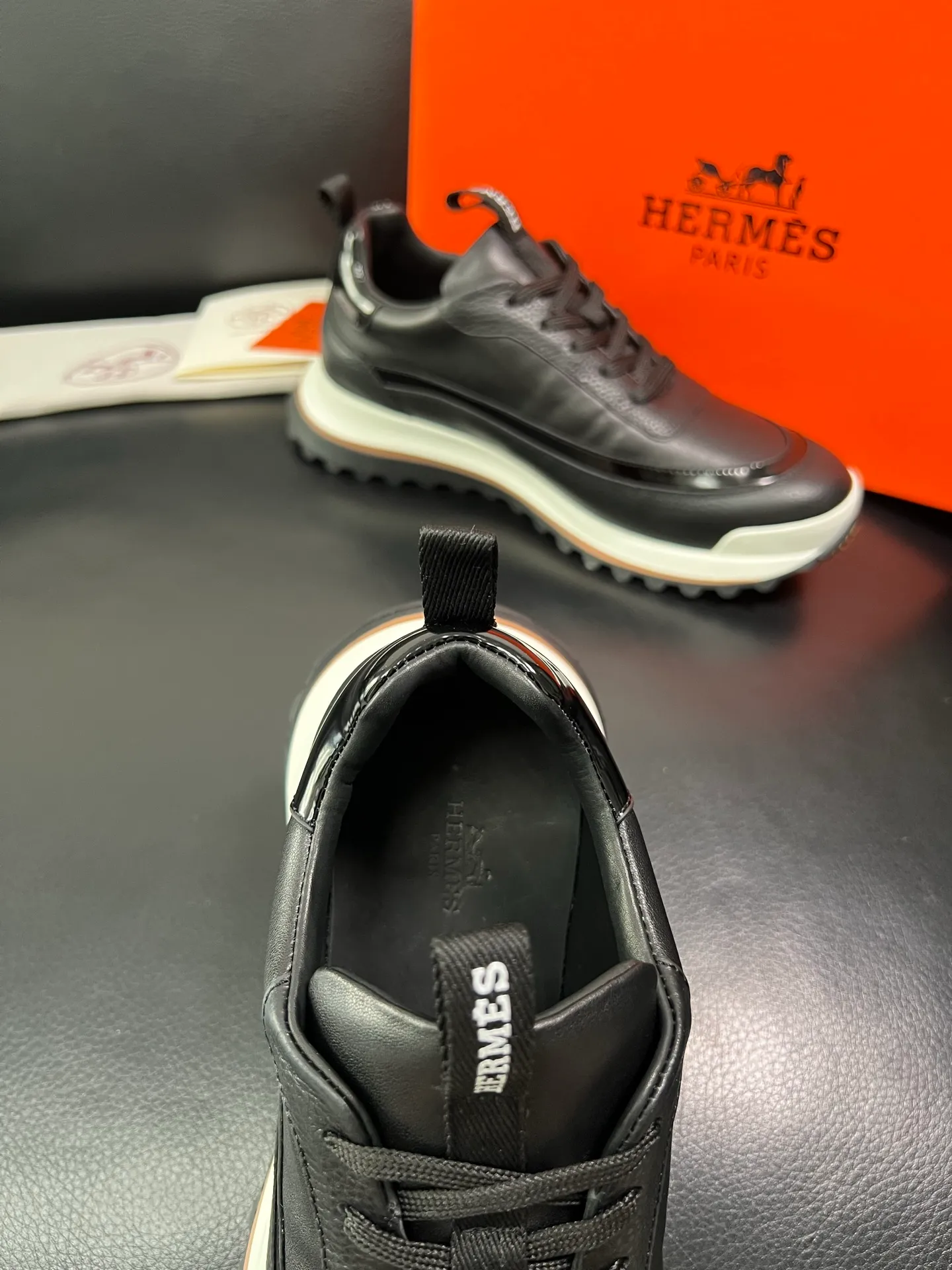 Men's shoes 💰800 Hermes top purchasing Hermes counters are on sale simultaneously with original factory configuration, original cowhide fabrics imported from Italy, high-quality splicing technology, fully imported water-dyed cowhide linings, soles: original soles specially provided by the factory are super comfortable, the original factory follows the order and high quality, you can enter and exit the counter at will, welcome to compare at the counter, code number 39-44 (customized 38 45) 85863